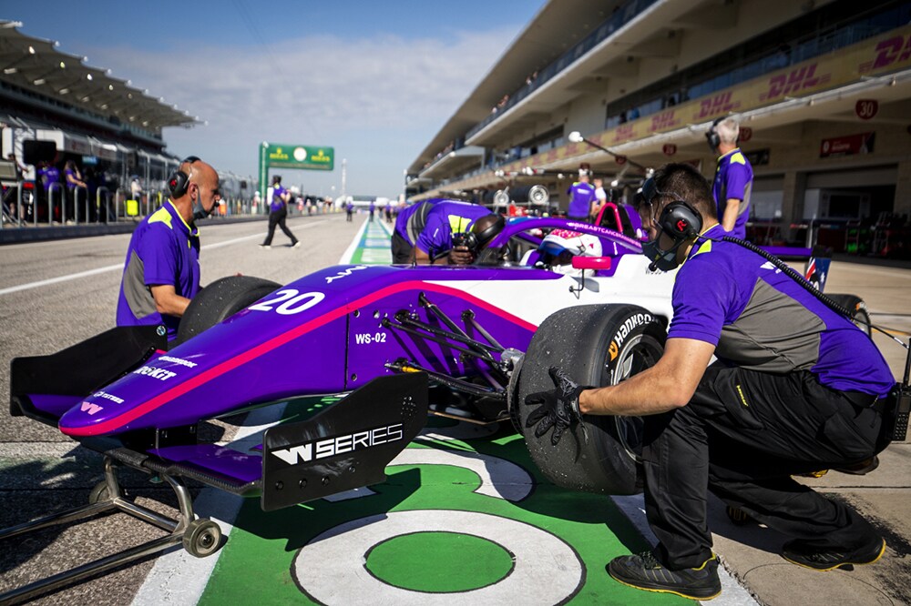 jamiechadwickwinswseries2021andsuccessfullydefendshertitlewithhankookracetires3